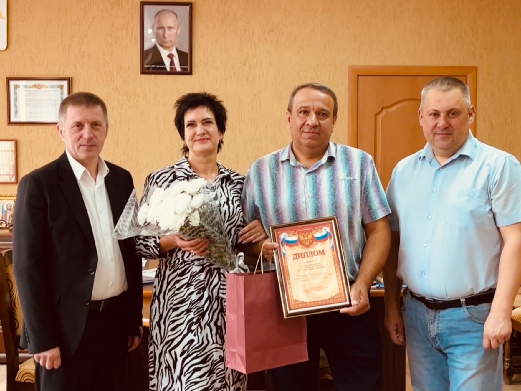 Семья Романовых из Новозыбкова стала победителем регионального этапа Всероссийского конкурса «Семья года — 2026» в номинации «Многодетная семья».